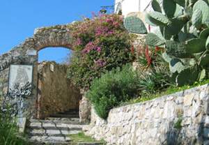 Xtrallusion photo gallery of Italy. Photos, pictures, images and photographs of the Italian Rivieras, the Italian Lakes, the Italian Alps, the Cinque Terre, the Amalfi coast and some of the most beautiful corners of Italy. Plus photos of Italian cities such as Pisa, Milan, Genoa and Rome.